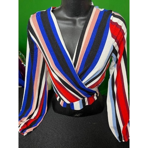 Striped Cropped Blouse - Picture 2 of 2